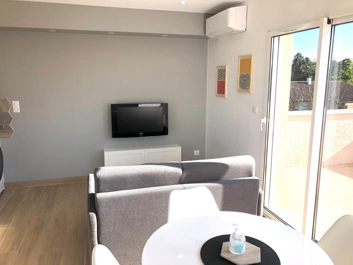 La Parenthese Balneo T2 Cosy De 40M² Avec Terrasse Lägenhet Ternay  Exteriör bild
